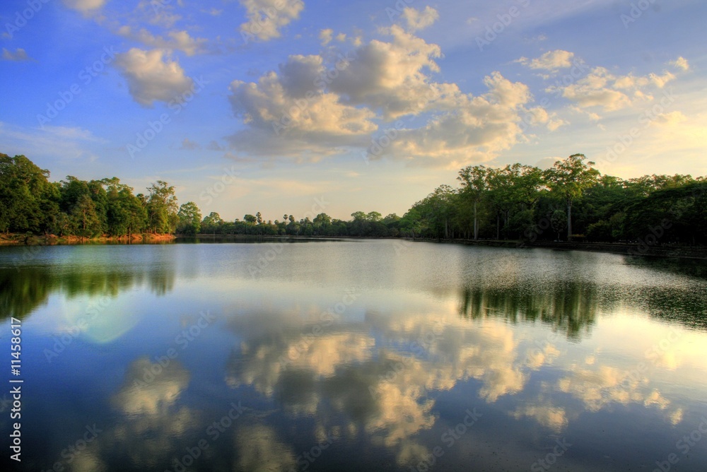 Obraz premium Wonderful cloud reflection