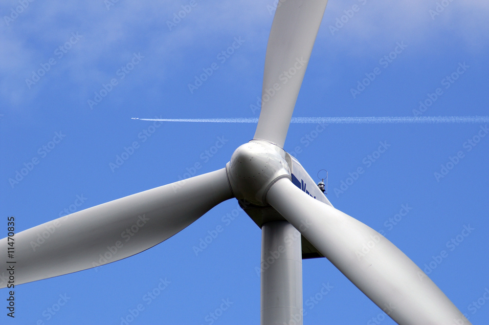 Rotor of a wind-energy plant versus plane Rotor of a wind-energy plant versus plane