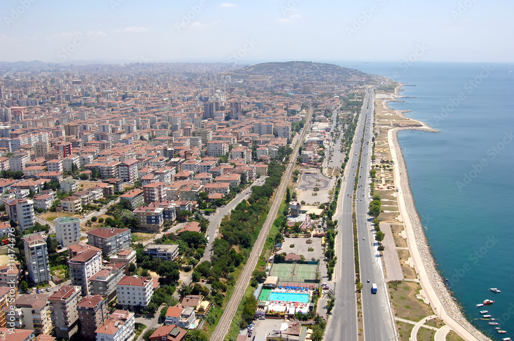 Fototapeta premium road near seaside