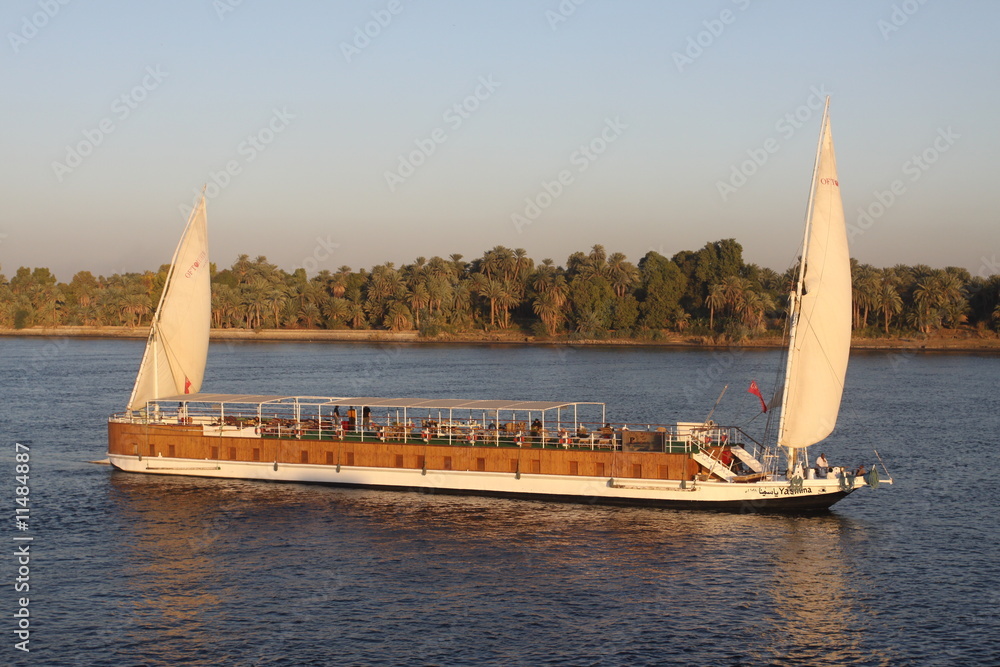 Φωτογραφία sandal sur le nil egypte