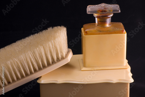 Photos Bakelite Dresser Set