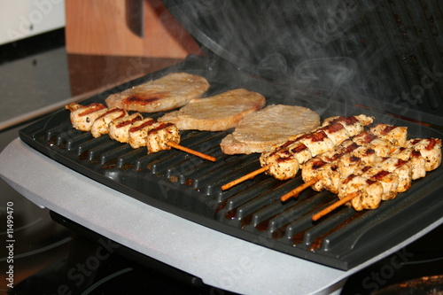 Grillen mit einem Kontaktgrill photo