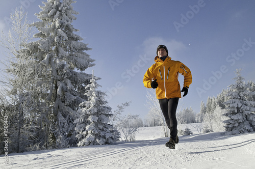 Jogger im Winter photo