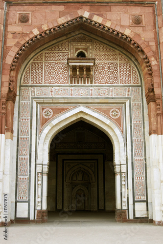 Ancient mosque (Qal'a-i-Kuhna) in Delhi, India.