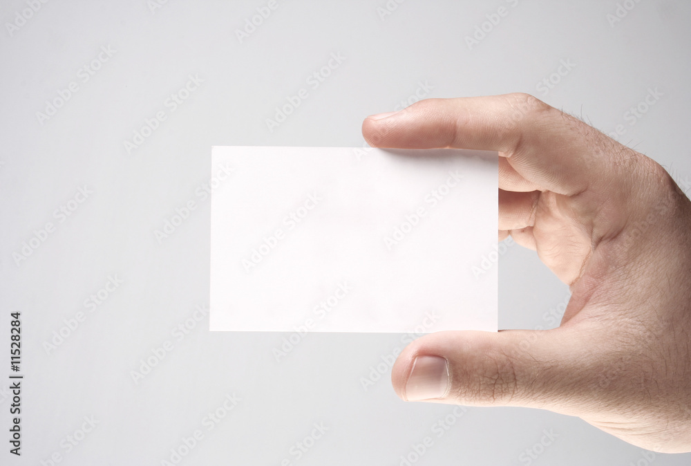 Obraz premium Mão segurando um cartão pessoal branco