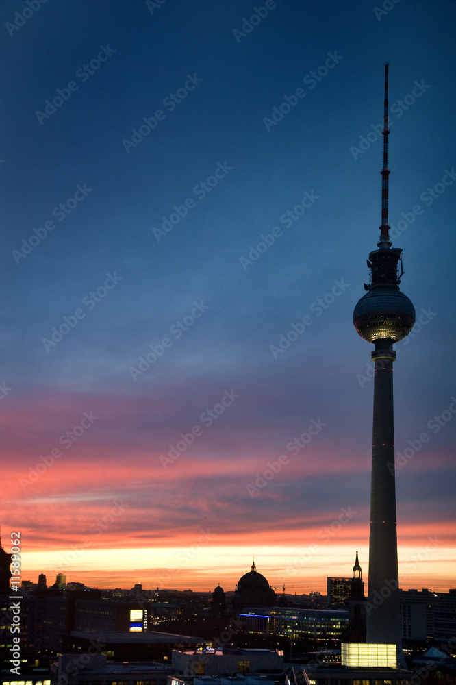Obraz premium Sonnenuntergang am Alex