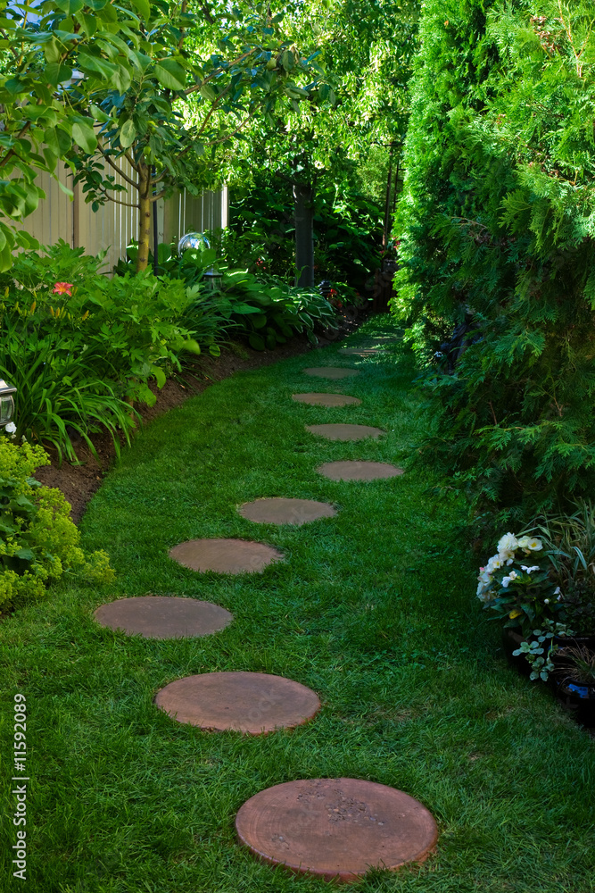 Obraz premium Shady Garden Path