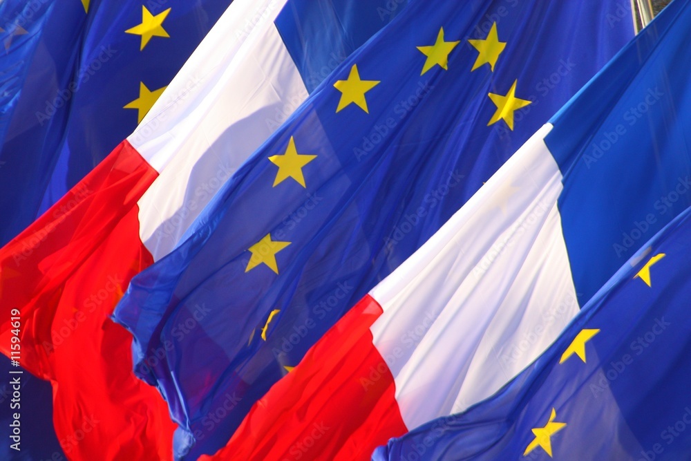 Drapeaux européen et français
