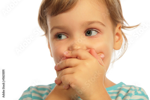 Llittle girl closed a mouth by hands