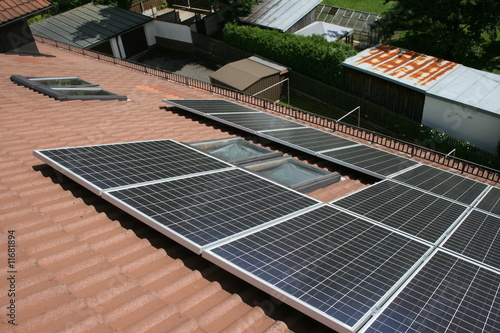 Photovoltaikanlage oben, steil photo
