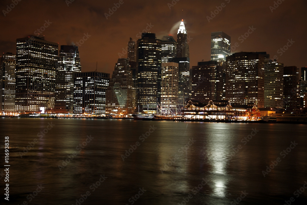 Fototapeta premium noc w Nowym Jorku na Manhattanie