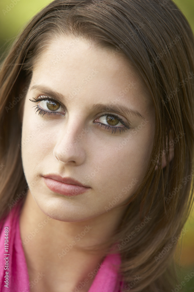 Obraz premium Portrait Of Teenage Girl Looking Worried