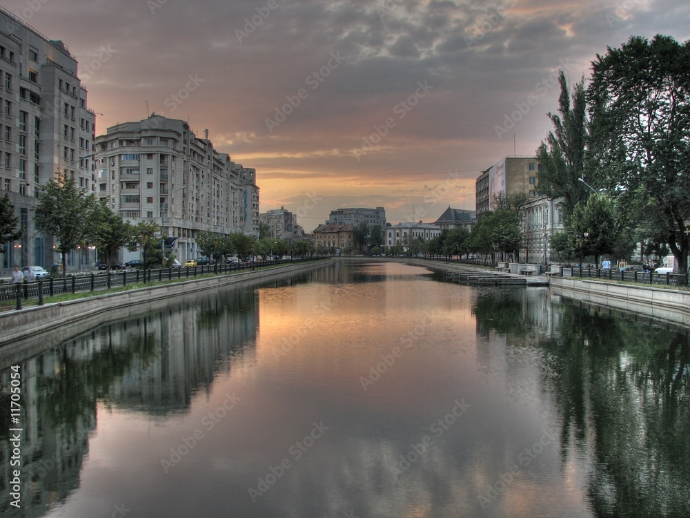 Fototapeta premium Sun set in Bucharest