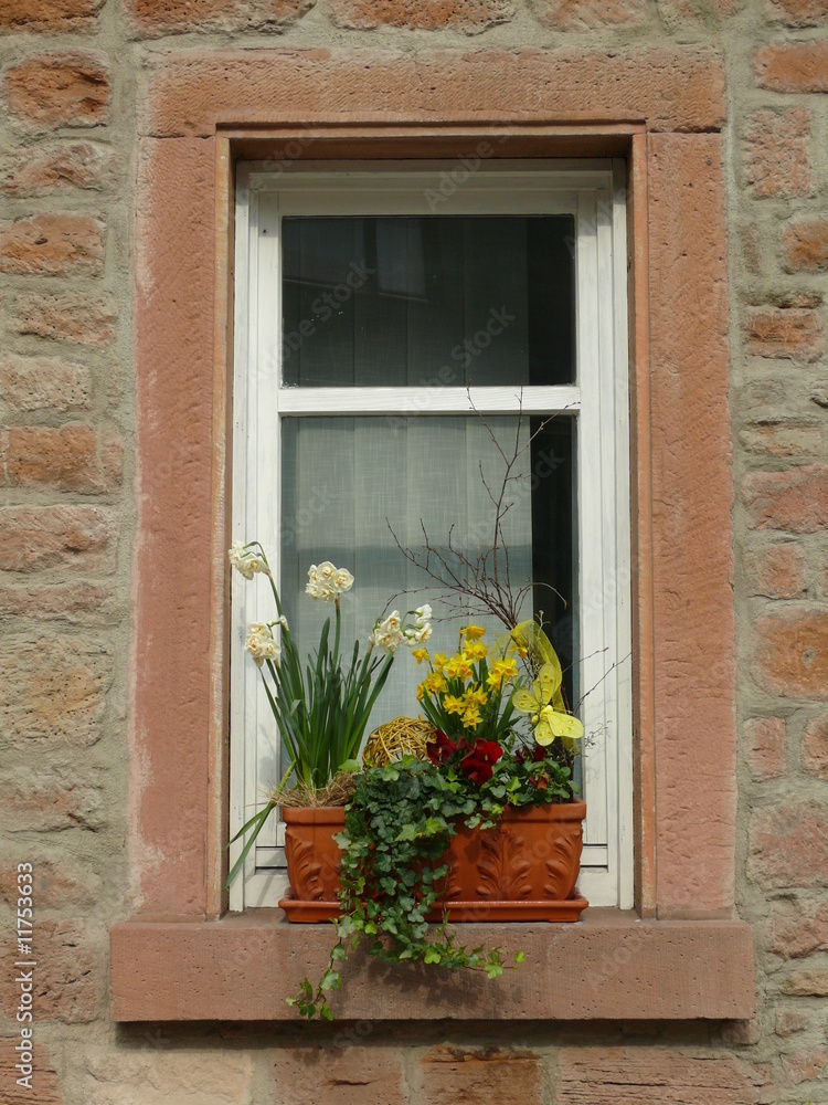 Fenster mit Osterschmuck