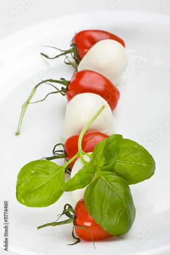 Tomaten, Mozzarella und Basilikum: insalada Caprese photo