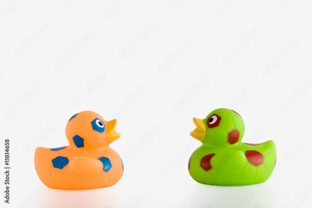 Dos patos de goma frente a frente Dos patos de goma frente a frente