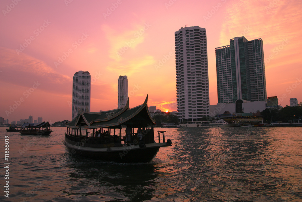 Fototapeta premium Bangkok at sunset.