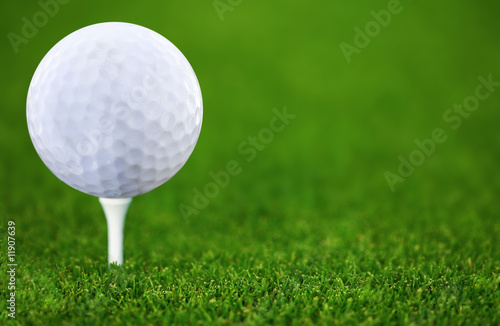 Tableau sur toile Golf-bal and green golf course