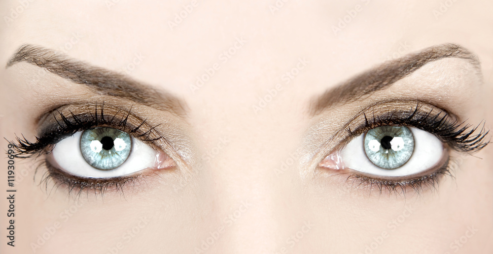 Naklejka premium Beautiful eyes
