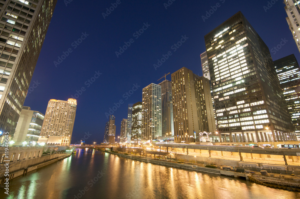 Obraz premium Chicago River at Night
