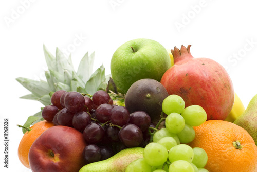 Fototapeta Naklejka Na Ścianę i Meble -  fresh fruits on white background