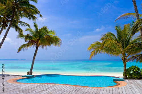 Fototapeta Naklejka Na Ścianę i Meble -  Pool on a tropical beach