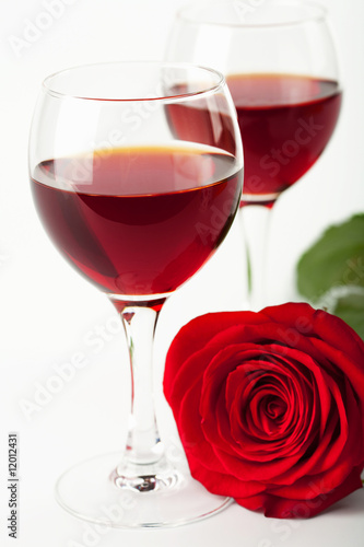 wine glasses and red rose