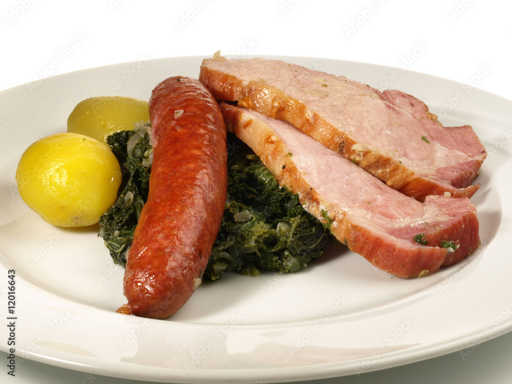 Grünkohl mit Kassler, Kochwurst und Kartoffeln Grünkohl mit Kassler, Kochwurst und Kartoffeln