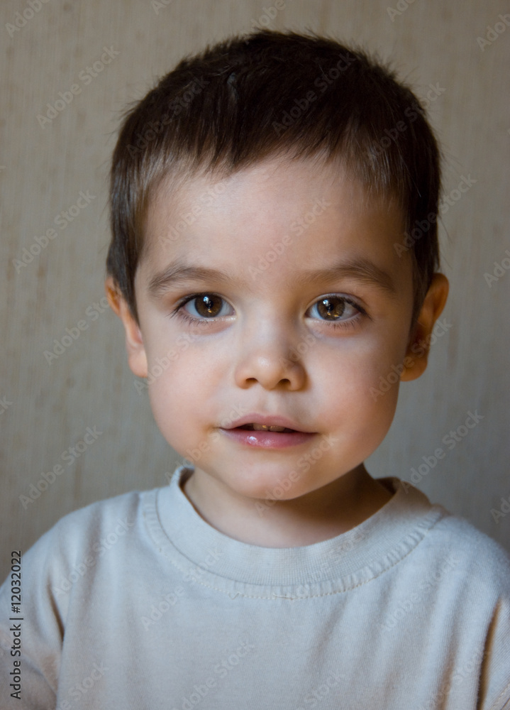 Portrait eines freundlichen Kindes im Vorschulalter Portrait eines freundlichen Kindes im Vorschulalter