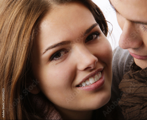 Foto she will be loverd. couple close to each other