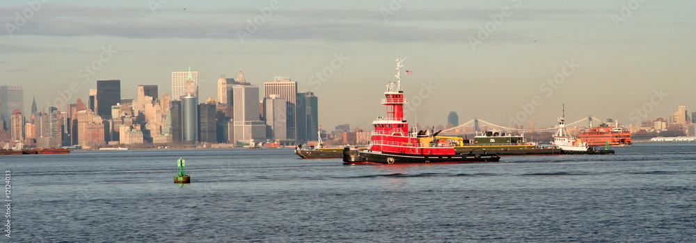 Fototapeta premium Tug in NY Harbor