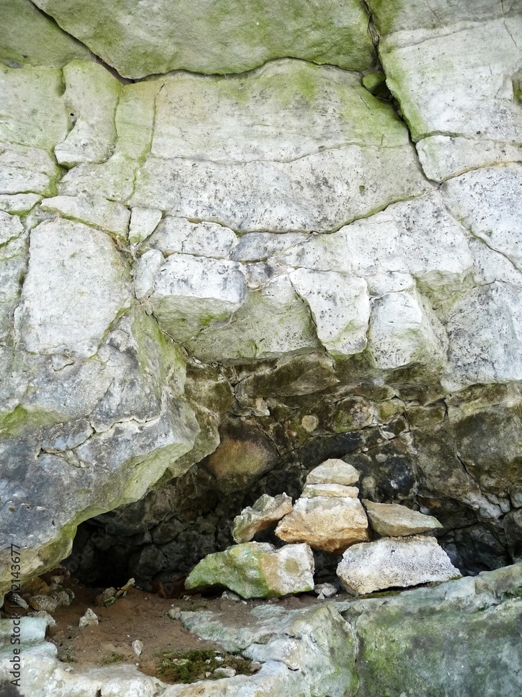 Naklejka premium Inuksuk in small cave