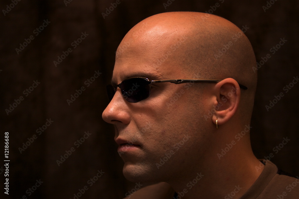 Obraz premium Mann mit Sonnenbrille