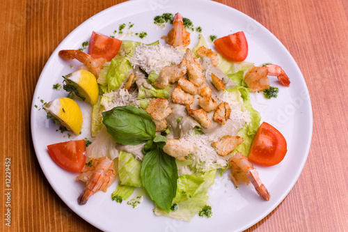 Salad Caesar with seafood