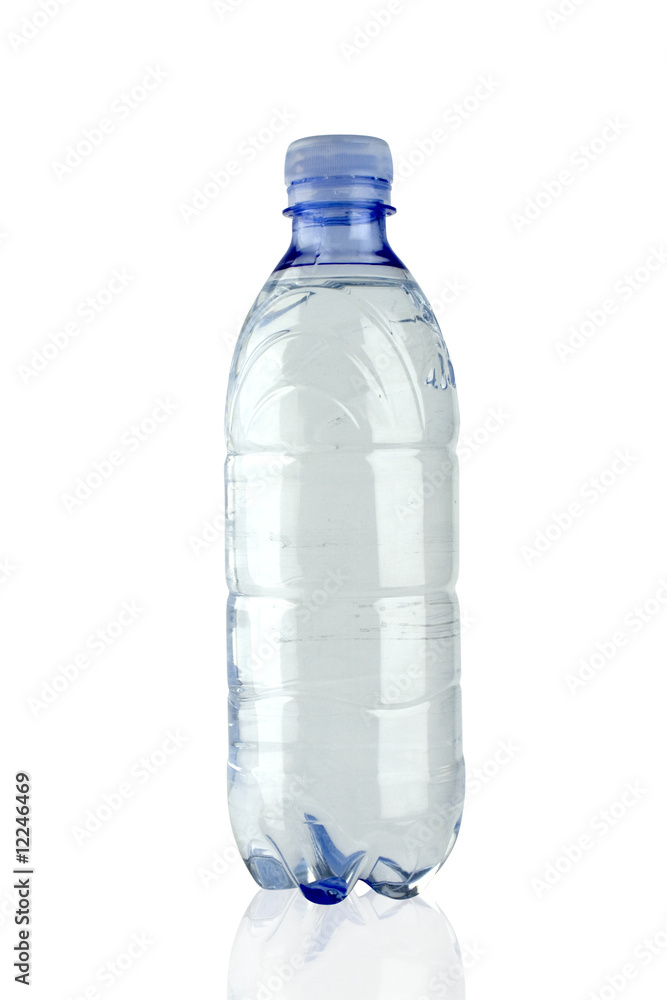 bottiglia di plastica con acqua bottiglia di plastica con acqua