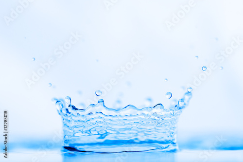blue water splash crown