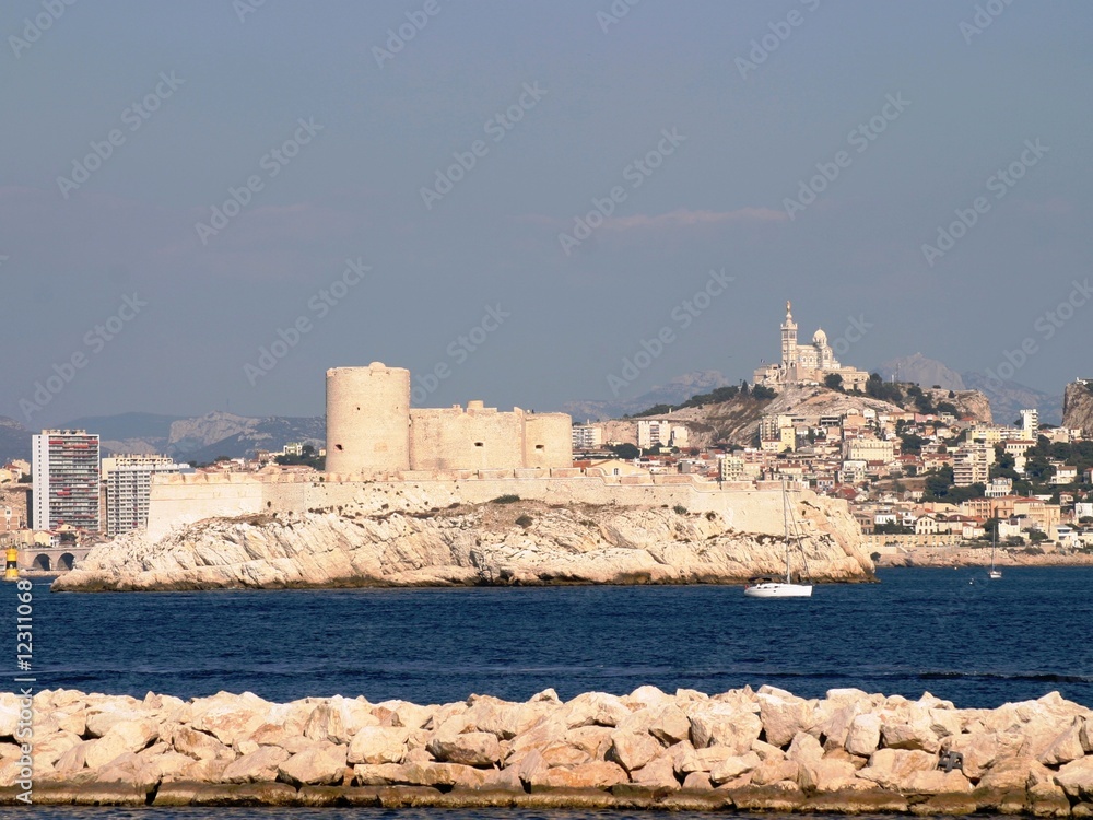 Chateau d'IF et Marseille