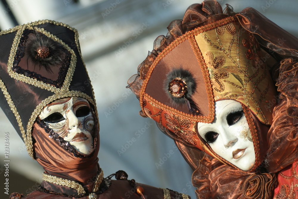 uomo e donna in maschera al carnevale di Venezia Stock Photo
