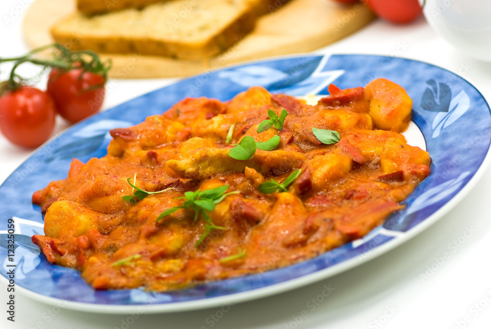 Gnocchi mit Putenfleisch,Paprika Sosse Gnocchi mit Putenfleisch,Paprika Sosse