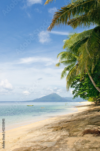 Fototapeta Naklejka Na Ścianę i Meble -  tropical beach, banda islands, indonesia