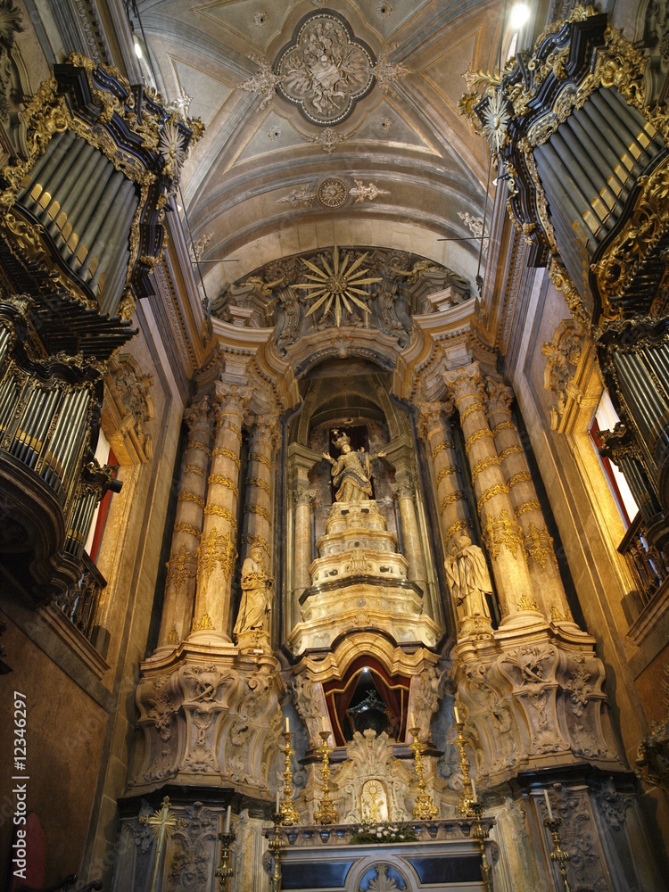 Dos organos y retablo de la iglesia de los Clerigos en Porto
