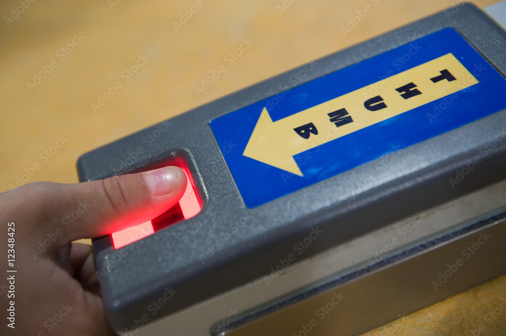 Naklejka premium Taking digital thumbprint