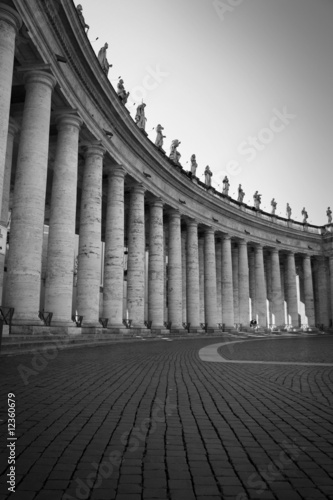 Säulen auf dem Petersplatz | Vatikan