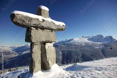 Bild auf Leinwand Alpine Inunnguac and Blue Sky