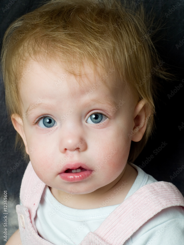 blue eyed toddler