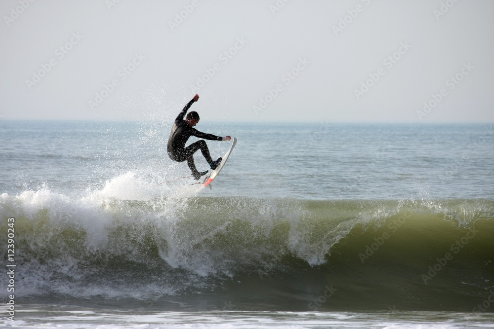 saut de vague en surf à Hourtin (33)