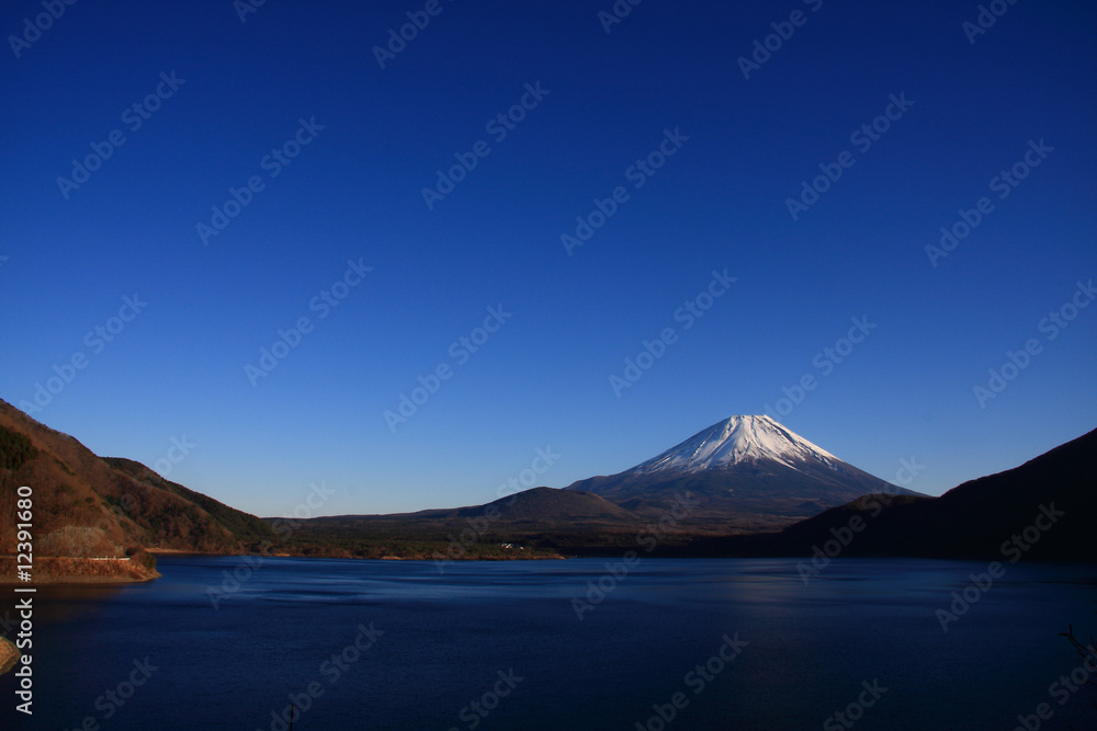 富士と本栖湖