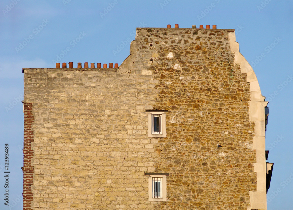 Façade latérale d'un immeuble ancien Façade latérale d'un immeuble ancien