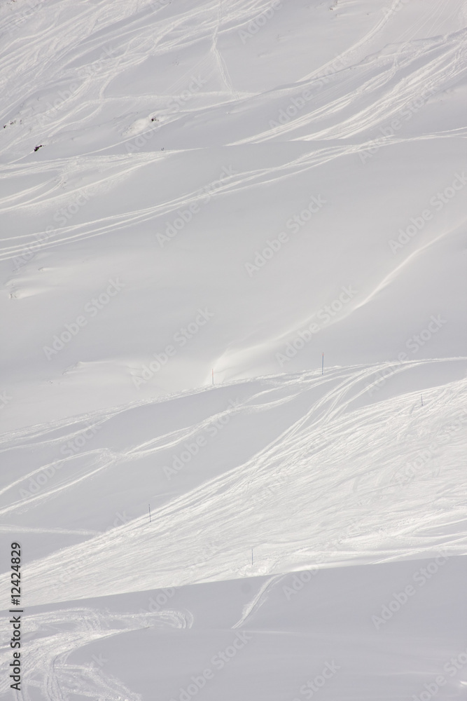 Obraz premium Traces dans la poudreuse