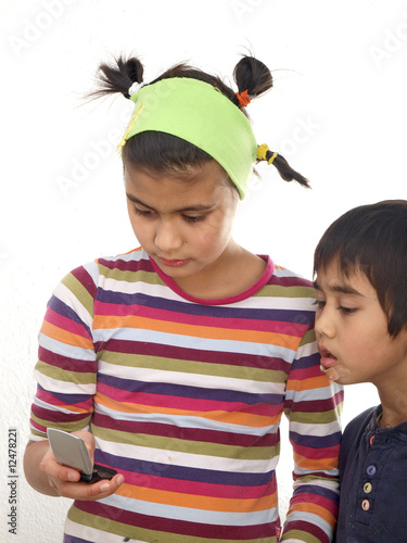 children calling emergency services